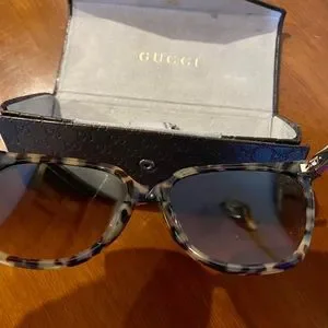 Gucci Tortas not band new used in decent shape very little blemish. Gucci Unboxing GONE WRONG! | Quality Issues & Damage - YouTube main image 3